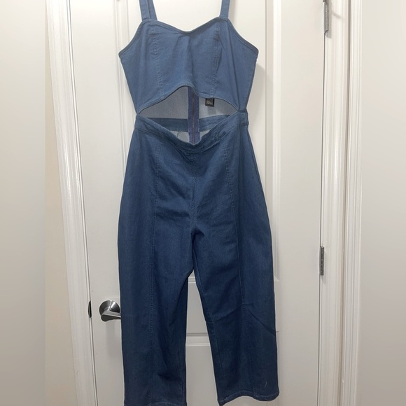 NWT $50R Derek Heart Denim Jumpsuit With Front Cutout . - Picture 2 of 10